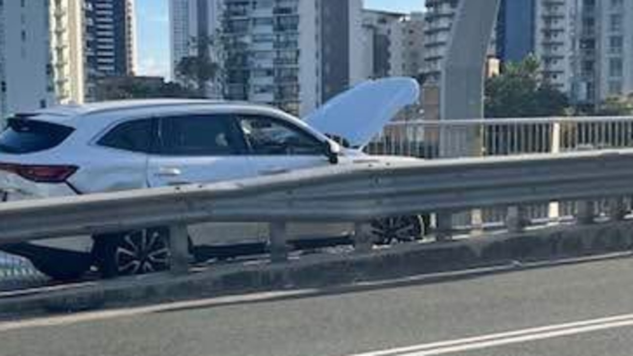 Driver’s close call on Chevron Island Bridge