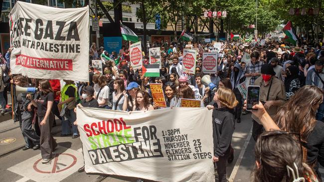 The crowd moves through Melbourne’s CBD. Picture: Nicki Connolly