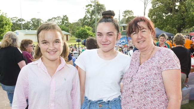 (From left) Liana Coyne, Rhiarnie Coyne and Bek Thompson at the Toowoomba Hospice Christmas Carols. Sunday, 25th Nov, 2018.