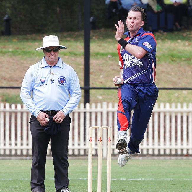 Brett Lee bowling for Mosman against Gordon in 2016. Picture: Virginia Young.