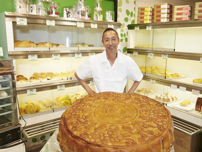 Australia's biggest moon cake record attempt. Baker is Larry Leung and his shop is Saint Honore on Sussex St, Hay Market made the cake for the Cabramatta Moon Festival.