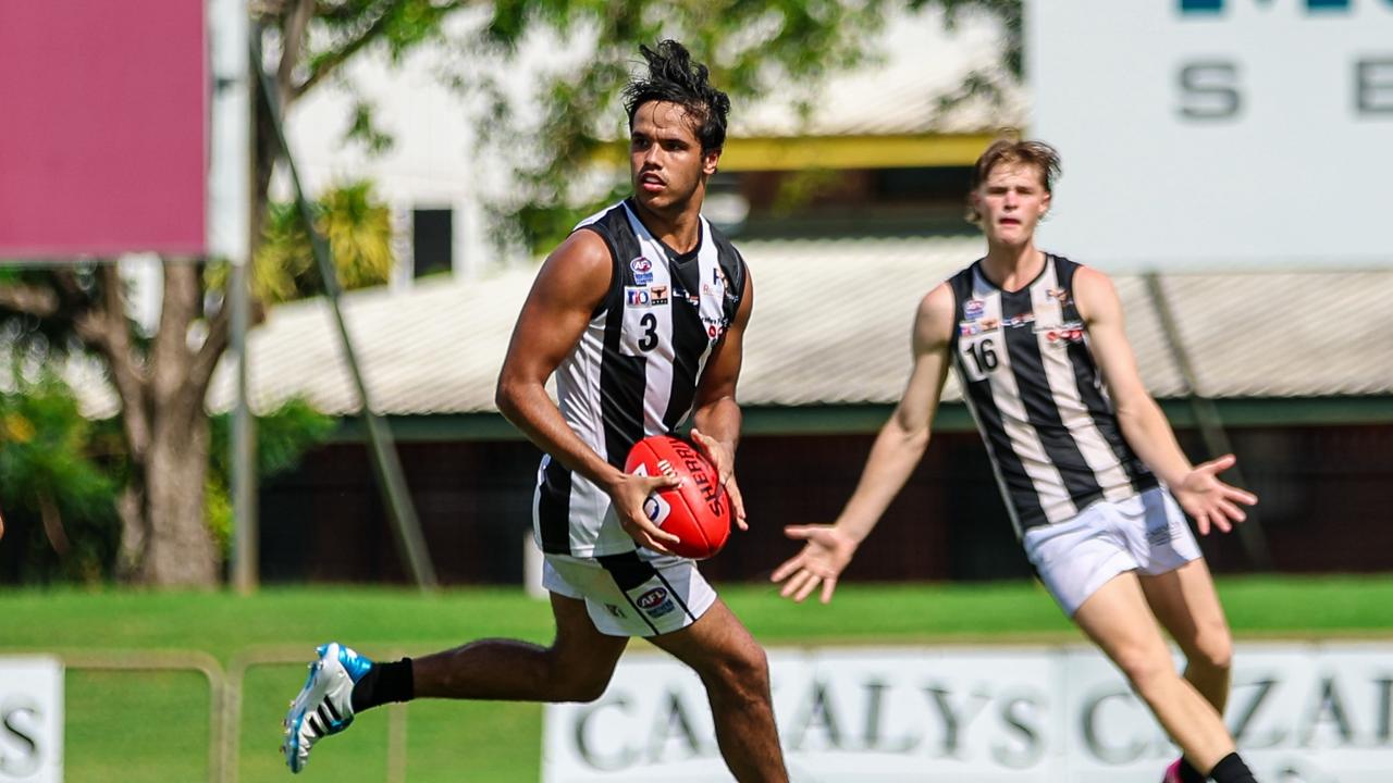 Jayden Davey playing for the Palmerston Magpies in the 2024-25 NTFL season. Picture: Celina Whan / AFLNT Media