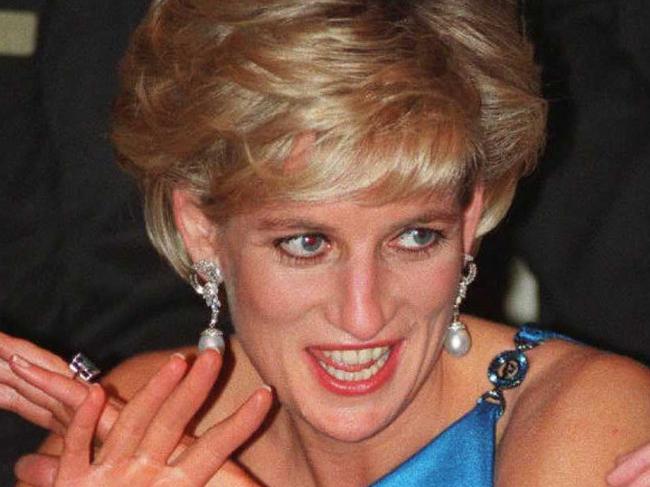 (FILES) This file photo taken on October 20, 1996 shows Diana, Princess of Wales, talking during the Victor Chang Cardiac Research Institute fund raising dinner in Sydney 31 October.  Britain prepares to mark the 20th anniversary of the death of Diana, Princess of Wales. August 31, 1997, Britain's Diana, Princess of Wales, died in a high-speed car crash in Paris. For the week following, leading up to her spectacular funeral, Britain was plunged into an unprecedented outpouring of popular grief which shook the monarchy. / AFP PHOTO / POOL / -