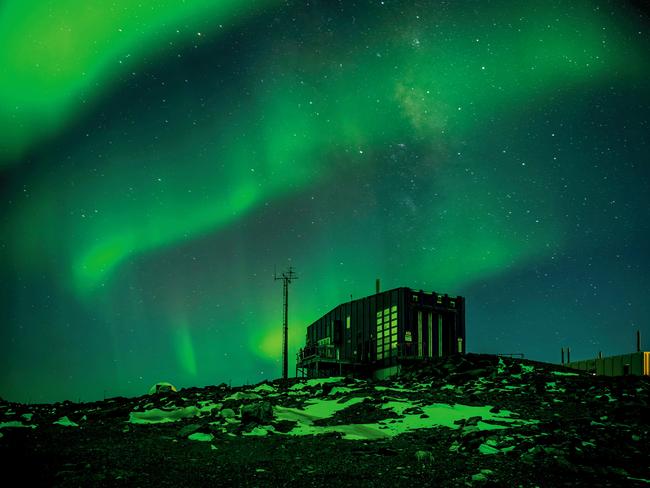 An image of the aurora australis in the Bureau of Meteorology's 2022 weather calendar.