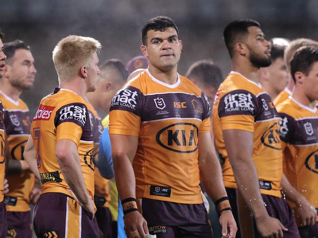 CANBERRA, AUSTRALIA - AUGUST 15: The Broncos look dejected during the round 14 NRL match between the Canberra Raiders and the Brisbane Broncos at GIO Stadium on August 15, 2020 in Canberra, Australia. (Photo by Matt King/Getty Images)