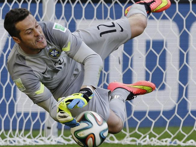 Brazil's goalkeeper Julio Cesar makes a save during a penalty shootout following regulation time during the World Cup round of 16 soccer match between Brazil and Chile at the Mineirao Stadium in Belo Horizonte, Brazil, Saturday, June 28, 2014. Brazil won 3-2 on penalties after a 1-1 tie. (AP Photo/Ricardo Mazalan)