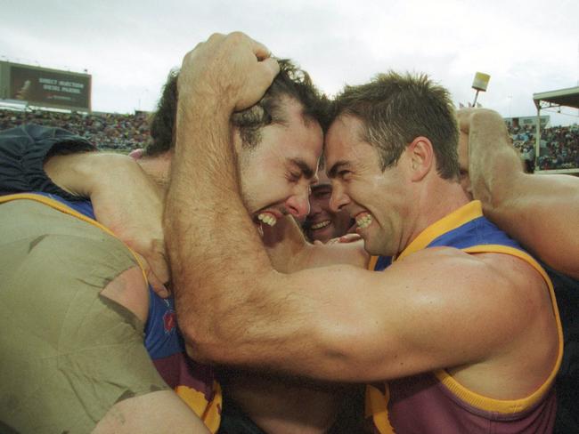 Chris Scott and Nigel Lappin celebrate Brisbane Lions’ 2002 premiership.