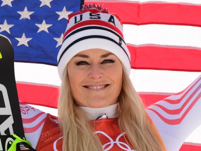 TOPSHOT - USA's Lindsey Vonn, third placed, celebrates during the victory ceremony of the women's Downhill at the Jeongseon Alpine Center during the Pyeongchang 2018 Winter Olympic Games on February 21, 2018 in Pyeongchang.  / AFP PHOTO / Martin BERNETTI