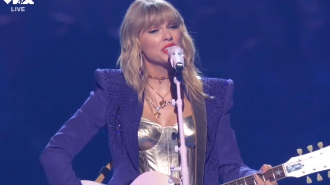 She performed Lover on the guitar.