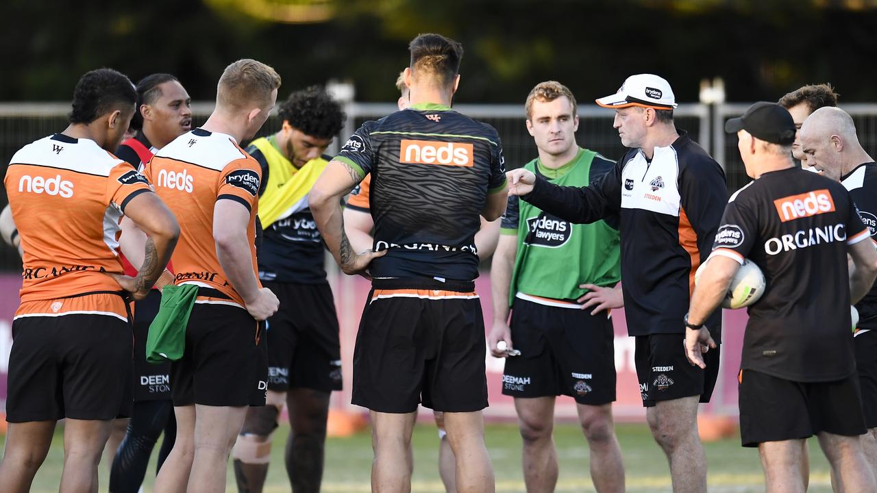 BRISBANE, AUSTRALIA – JULY 21: Wests Tigers coach Michael Maguire speaks to players during a Wests Tigers NRL training session at Gilbert Park on July 21, 2021 in Brisbane, Australia. (Photo by Albert Perez/Getty Images)