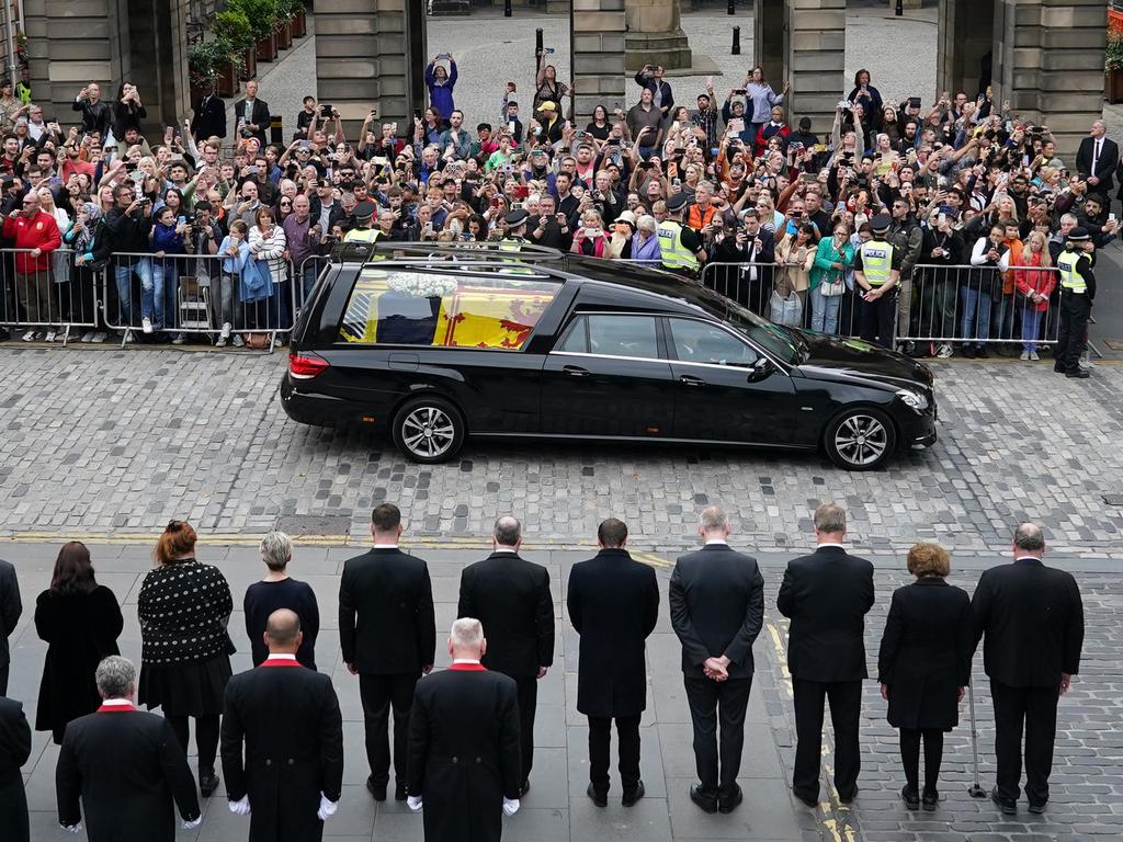 Crowds watch the cortege carrying the coffin of the late Queen in Edinburgh. Picture: Ian Forsyth – WPA Pool/Getty Images