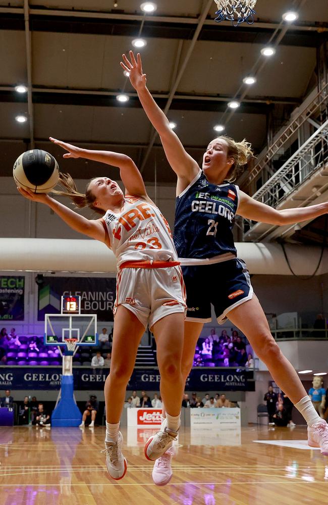 Abbey Ellis of the Townsville Fire drives to the basket against Keely Froling of Geelong United during the round one WNBL match between Geelong United and Townsville Fire at The Geelong Arena, on October 30, 2024, in Geelong, Australia. (Photo by Kelly Defina/Getty Images)