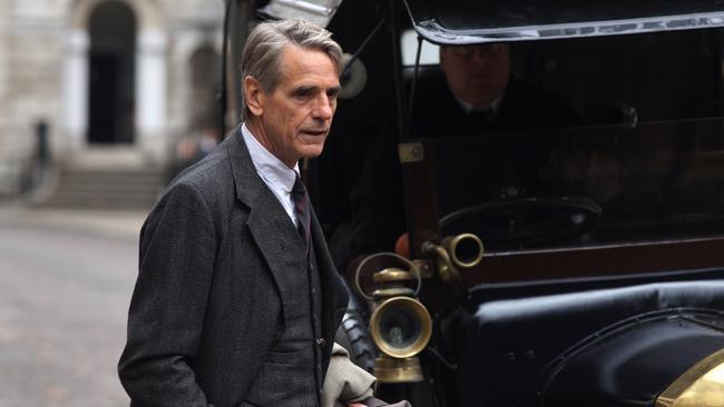 Jeremy Irons in The Man Who Knew Infinity.