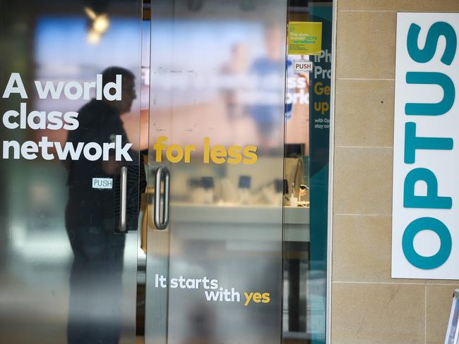 SYDNEY, AUSTRALIA - Newswire Photos - September 27, 2022:A general view of the Optus Store on Sydney's North shore after a major hack caused the details of up to 9.8 million customers to be compromised. Picture: NCA Newswire/ Gaye Gerard