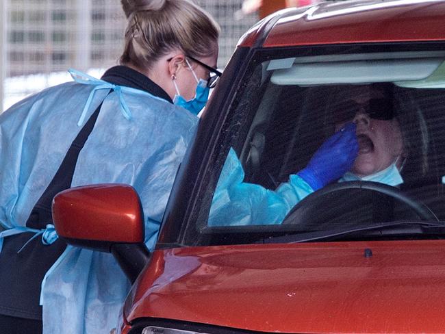 BALLARAT, AUSTRALIA - NewsWire Photos - SEPTEMBER 16, 2021: Ballarat in regional Victoria on day one of a 7 day snap lockdown over COVID cases outbreak. People seen getting tested at Covid testing site in Skipton Street   Picture: NCA NewsWire/Sarah Matray