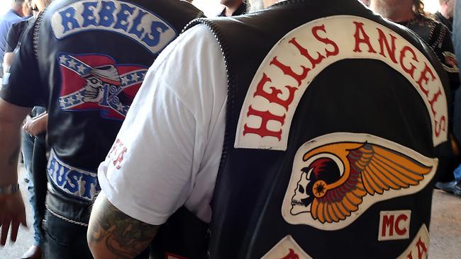 Droves of Hells Angels bikies are descending on Darwin, less than a week after the Bandidos flew into town for cracker night