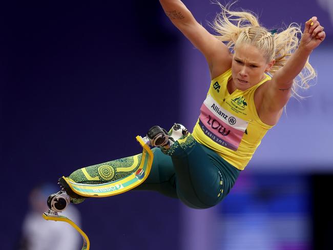 PARIS, FRANCE - SEPTEMBER 05: Vanessa Low of Team Australia competes during the Women's Long Jump-T63 Final on day eight of the Paris 2024 Summer Paralympic Games at Stade de France on September 05, 2024 in Paris, France. (Photo by Ezra Shaw/Getty Images)