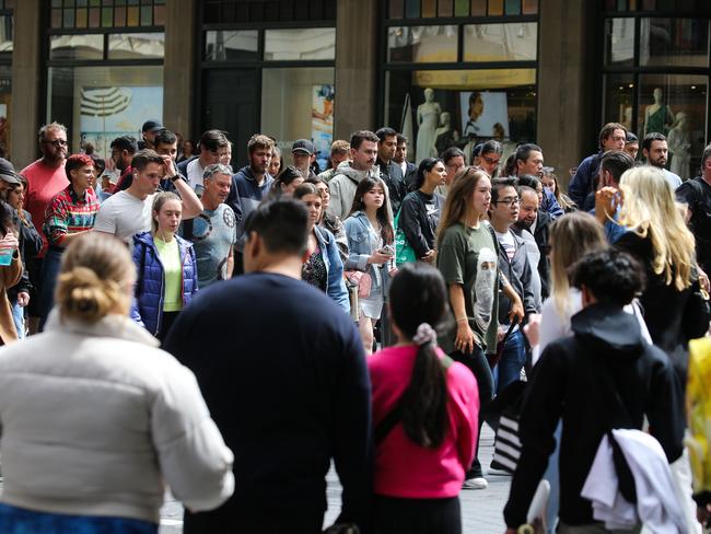 SYDNEY, AUSTRALIA - Newswire Photos DECEMBER 18, 2022: Members of the public are seen last minute Christmas shopping one week before Christmas in in the Sydney CBD. Picture: NCA Newswire / Gaye Gerard