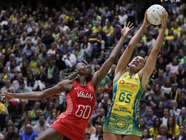 Diamonds goal shooter Sophie Garbin receives the ball under pressure from Funmi Fadoju. Picture: Getty Images