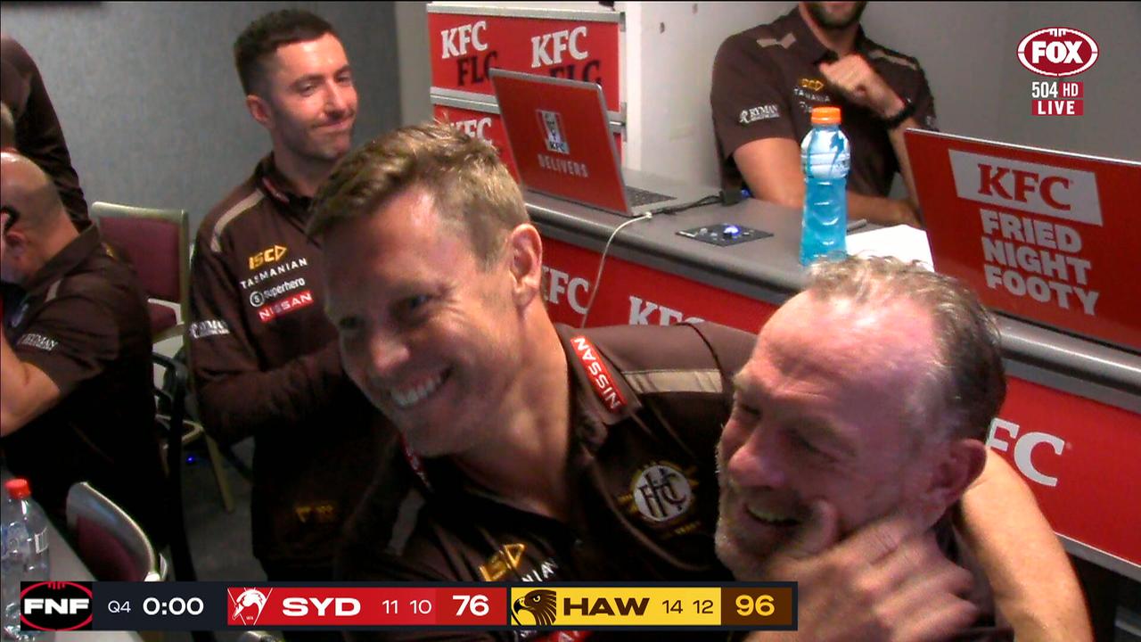 Sam Mitchell’s Reaction to Hawthorn’s Thrilling Victory Over Sydney Swans: Exclusive Video Highlights and Latest Updates from the Coaches’ Box