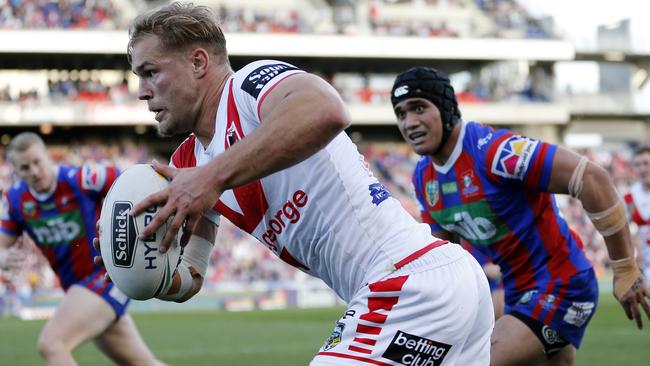 Jack de Belin of the Dragons makes a break during the Round 25 NRL match between the Newcastle Knights and the St George-Illawarra Dragons at McDonald Jones Stadium in Newcastle, Saturday, September 1, 2018. (AAP Image/Darren Pateman) NO ARCHIVING, EDITORIAL USE ONLY