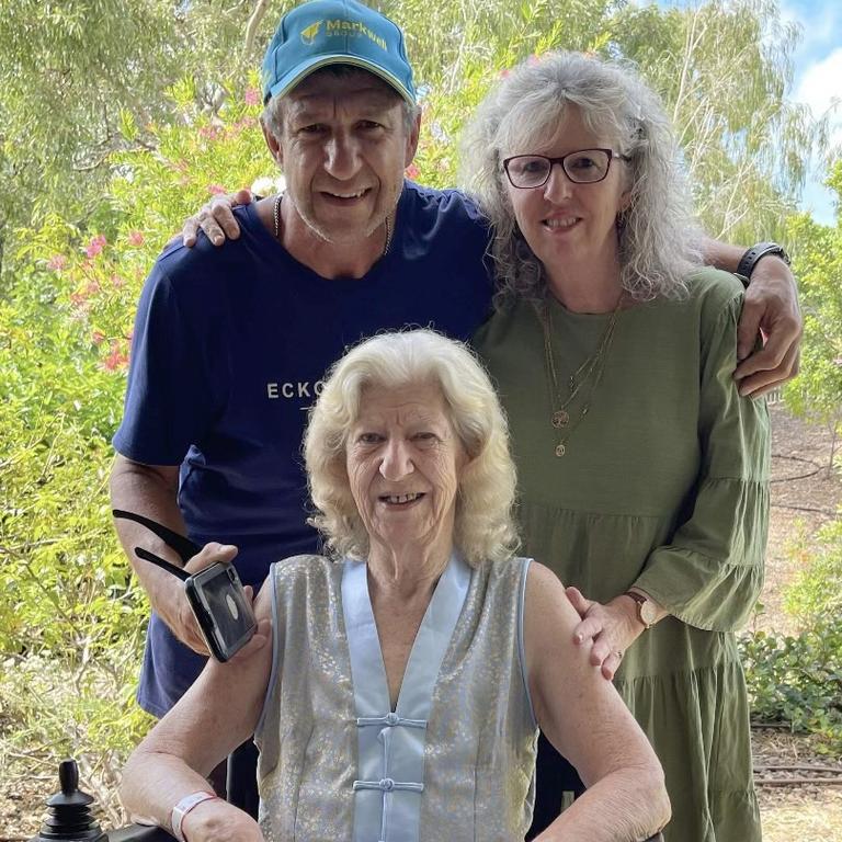 Irene Bizon with her son John Barclay and daughter Corrie Petersen before her death.