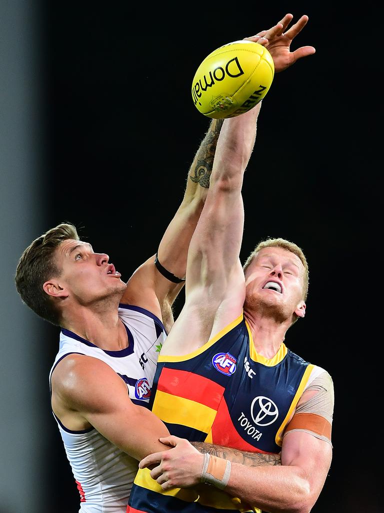 Reilly O’Brien up against Rory Lobb. Picture: Mark Brake/Getty Images