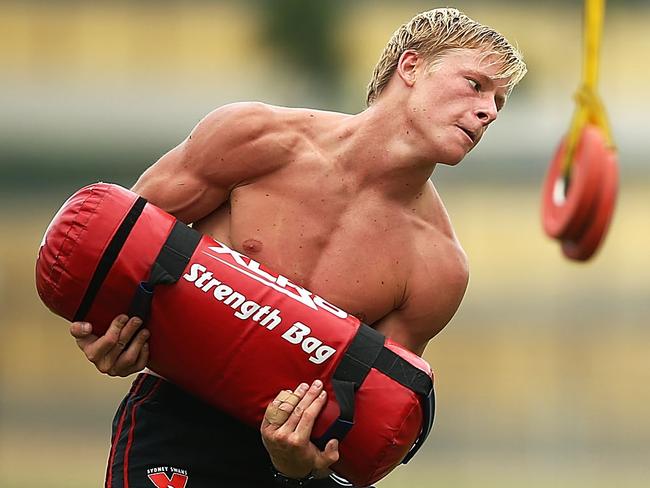 Hot bod Heeney hits the heat