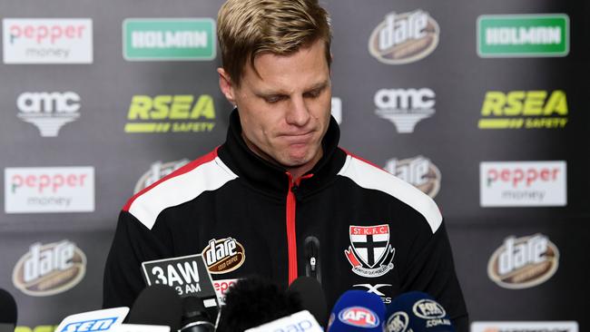 St Kilda star Nick Riewoldt announces his retirement.