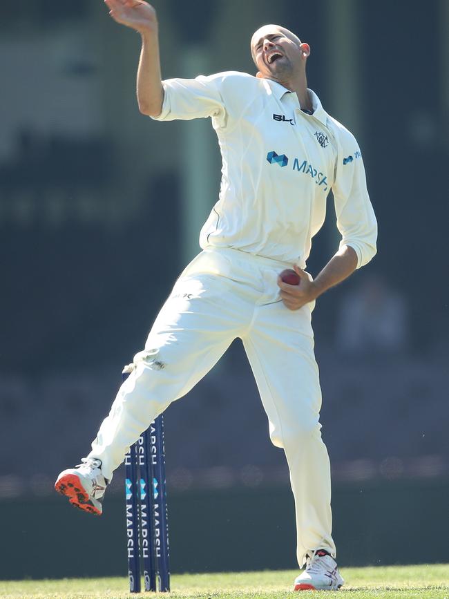 Ashton Agar toiled on a tough SCG wicket, finishing with 0-68 from 28 overs.