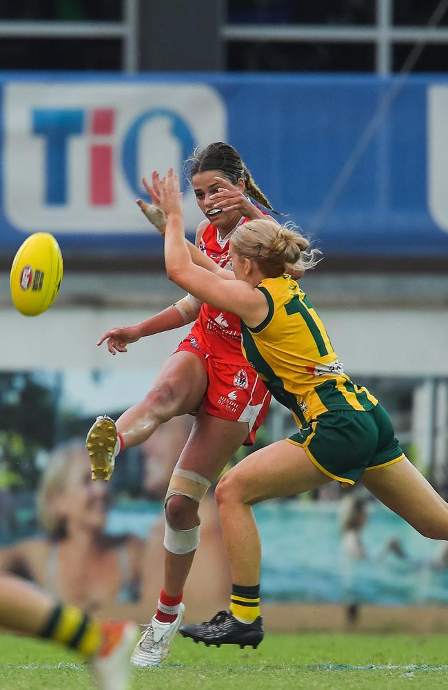 Waratah vs PINT in the 2022-23 NTFL womenÃ&#149;s grand final. Picture: PEMA TAMANG Pakhrin