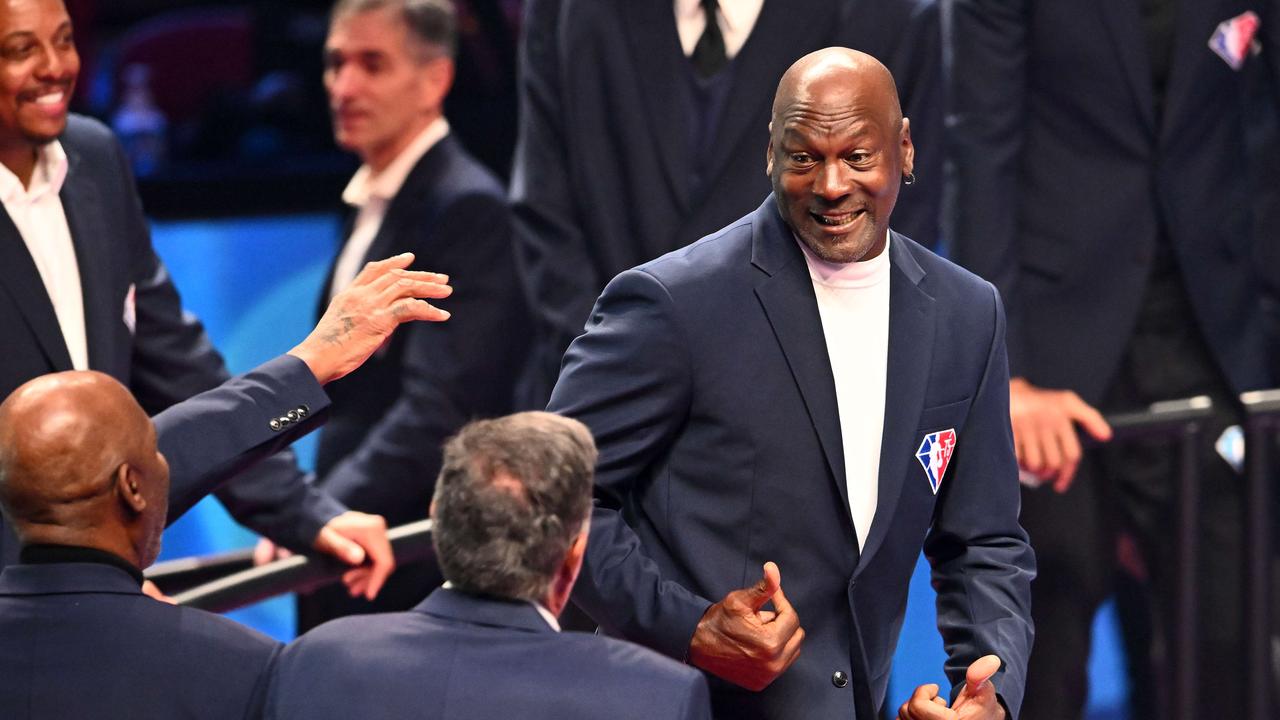 LeBron, Michael Jordan embrace at 2022 NBA All-Star Game