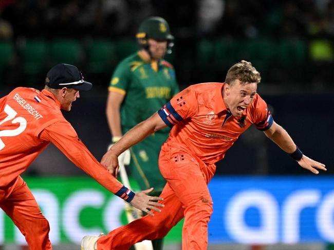 Netherlands' Logan van Beek (R) celebrates with teammate Sybrand Engelbrecht after taking the wicket of South Africa's David Miller (C) during the 2023 ICC Men's Cricket World Cup one-day international (ODI) match between South Africa and Netherlands at the Himachal Pradesh Cricket Association Stadium in Dharamsala on October 17, 2023. (Photo by Money SHARMA / AFP) / -- IMAGE RESTRICTED TO EDITORIAL USE - STRICTLY NO COMMERCIAL USE --