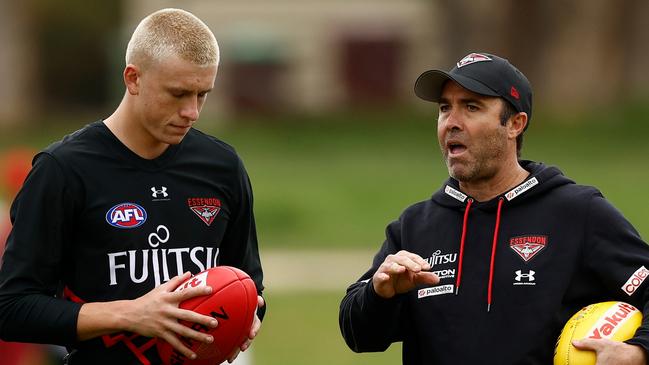 Nate Caddy chats to Brad Scott. Picture: Michael Willson/AFL Photos