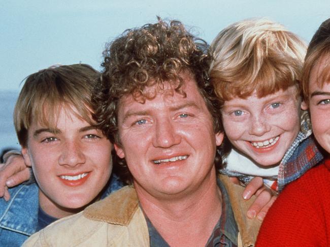 Cast from TV program "Round the Twist./TV/programs/Titles/Round/the/Twist