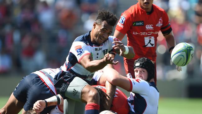 Rebels' Will Genia passes the ball during the Super Rugby match between Japan's Sunwolves and Australia's Melbourne Rebels at Chichibunomiya stadium in Tokyo on May 25, 2019. (Photo by CHARLY TRIBALLEAU / AFP)