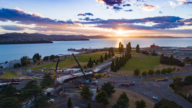 Cranes lift the final span on the Bridge of Remembrance into place at the Hobart Cenotaph. Picture: CRAIG GARTH