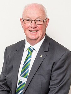 Bathurst Mayor Graeme Hanger said he wouldn’t hold citizenship ceremonies on Australia Day due to “extreme heat”.