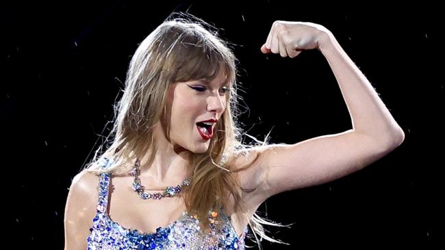 SAO PAULO, BRAZIL - NOVEMBER 24: (EDITORIAL USE ONLY. NO BOOK COVERS.) Taylor Swift performs onstage during 