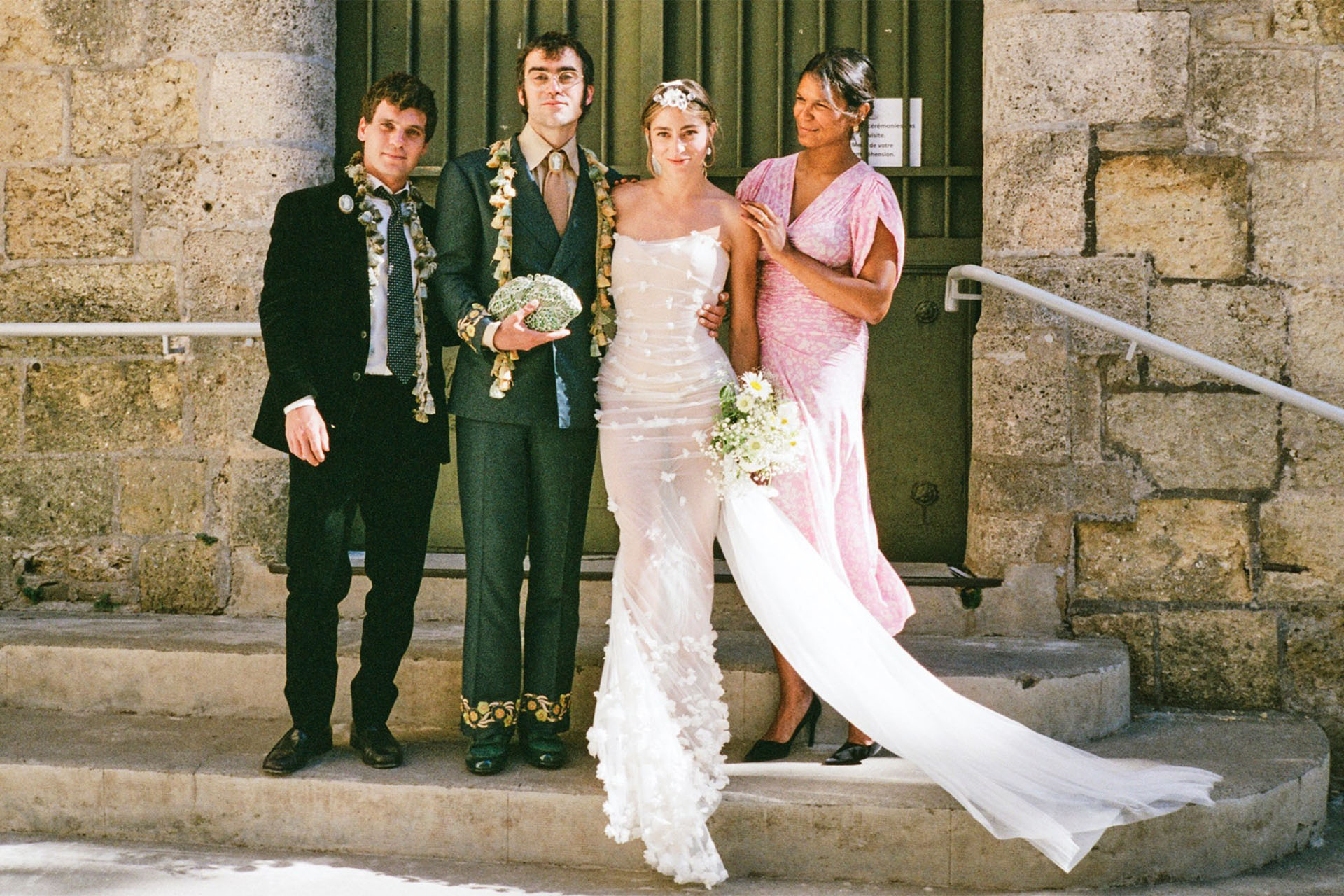 The Bride Wore A “Naked” Dress To Her Wedding At A Medieval Castle In The South of France picture