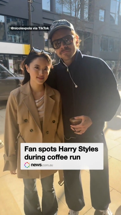 Fan spots Harry Styles during coffee run