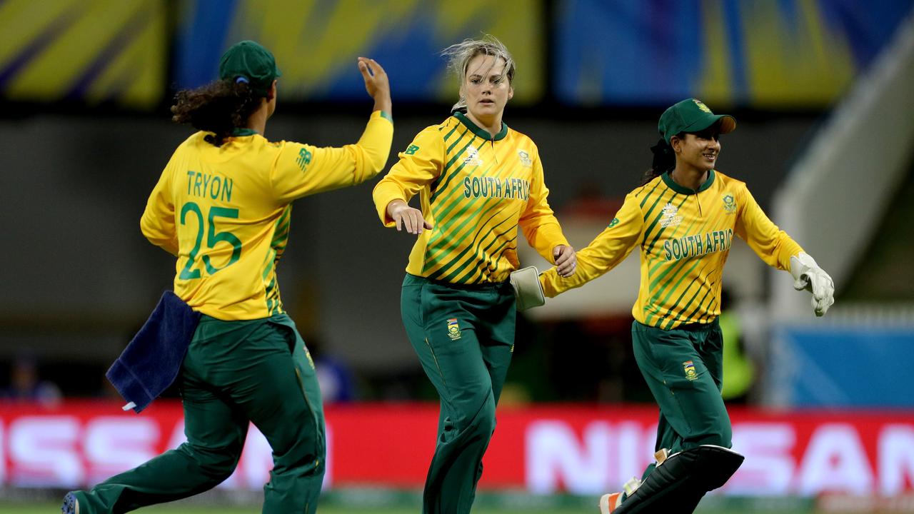 Dane Van Niekerk (centre) of South Africa is congratulated by teammates after dismissing Fran Wilson of England during the Women's T20 World Cup cricket match between England and South Africa at the WACA Ground in Perth, Sunday, February 23, 2020. (AAP Image/Richard Wainwright) NO ARCHIVING, EDITORIAL USE ONLY, IMAGES TO BE USED FOR NEWS REPORTING PURPOSES ONLY, NO COMMERCIAL USE WHATSOEVER, NO USE IN BOOKS WITHOUT PRIOR WRITTEN CONSENT FROM AAP