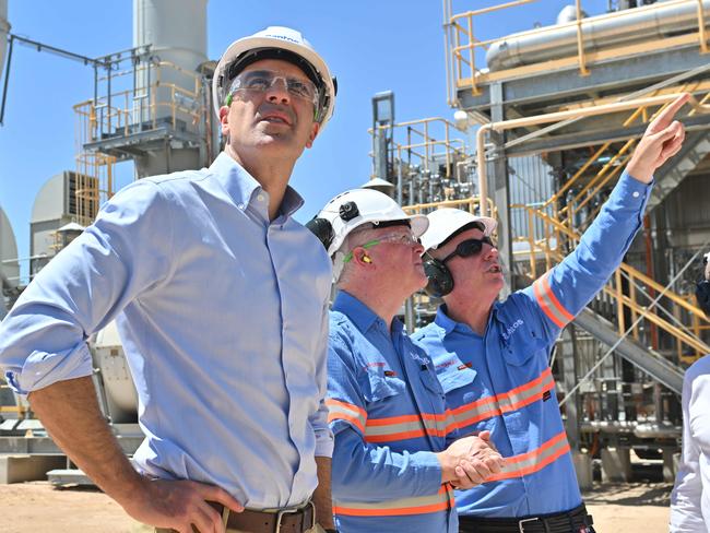 JANUARY 31, 2025: South Australian Premier Peter Malinauskas, Santos CEO Kevin Gallagher, Beach CEO Brett Woods and Don Farrell at the new Moomba CCS (carbon capture and storage) plant, a joint venture of Santos and Beach Energy. Picture: Brenton Edwards