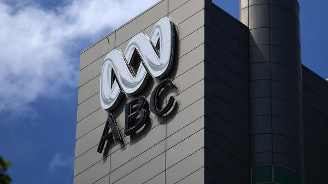 The logo for Australia's public broadcaster ABC is seen on its head office building in Sydney on September 27, 2018. - Australia's much-loved public broadcaster scrambled to salvage its hard-won reputation for impartiality on September 27, forcing out its chairman who stood accused of intervening in coverage to please the current government. (Photo by Saeed KHAN / AFP)