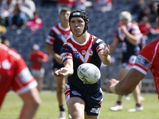 Luke Fielding gets a pass away. Picture Warren Gannon Photography