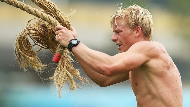 Isaac Heeney performs strength drills during Sydney Swans pre-season training.