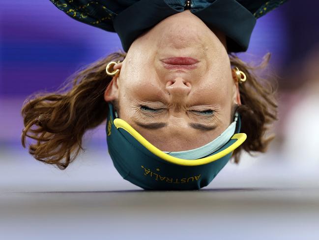 TOPSHOT - Australia's Rachael Gunn, known as Raygun competes in the Women's Breaking dance Round robin of the Paris 2024 Olympic Games at La Concorde in Paris, on August 9, 2024. (Photo by Odd ANDERSEN / AFP)