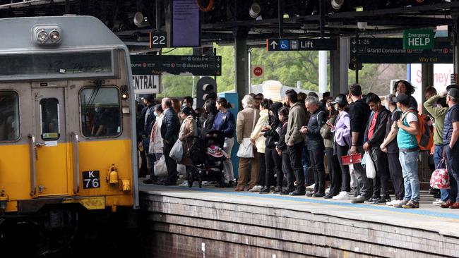 SYDNEY, AUSTRALIA - NewsWire Photos AUGUST 31, 2022: People packed onto platform 22 at Central Station as they wait for a train. Industrial union action is causing delays and less trains on the train and bus networks.Picture: NCA NewsWire / Damian Shaw