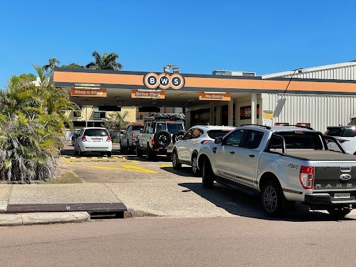 Customers flock to the Darwin bottle shops following the announcement of a snap 72 hour lockdown.