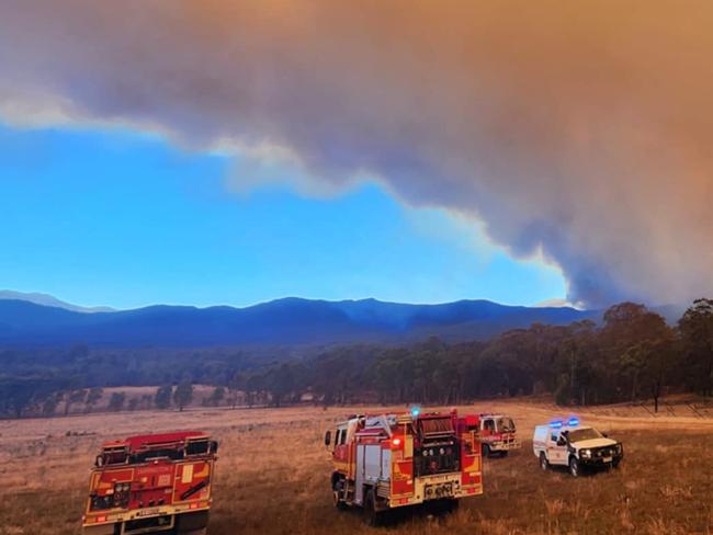 A smoke cloud hangs over the Grampians. Picture North Hamilton Rural Fire Brigade/Facebook